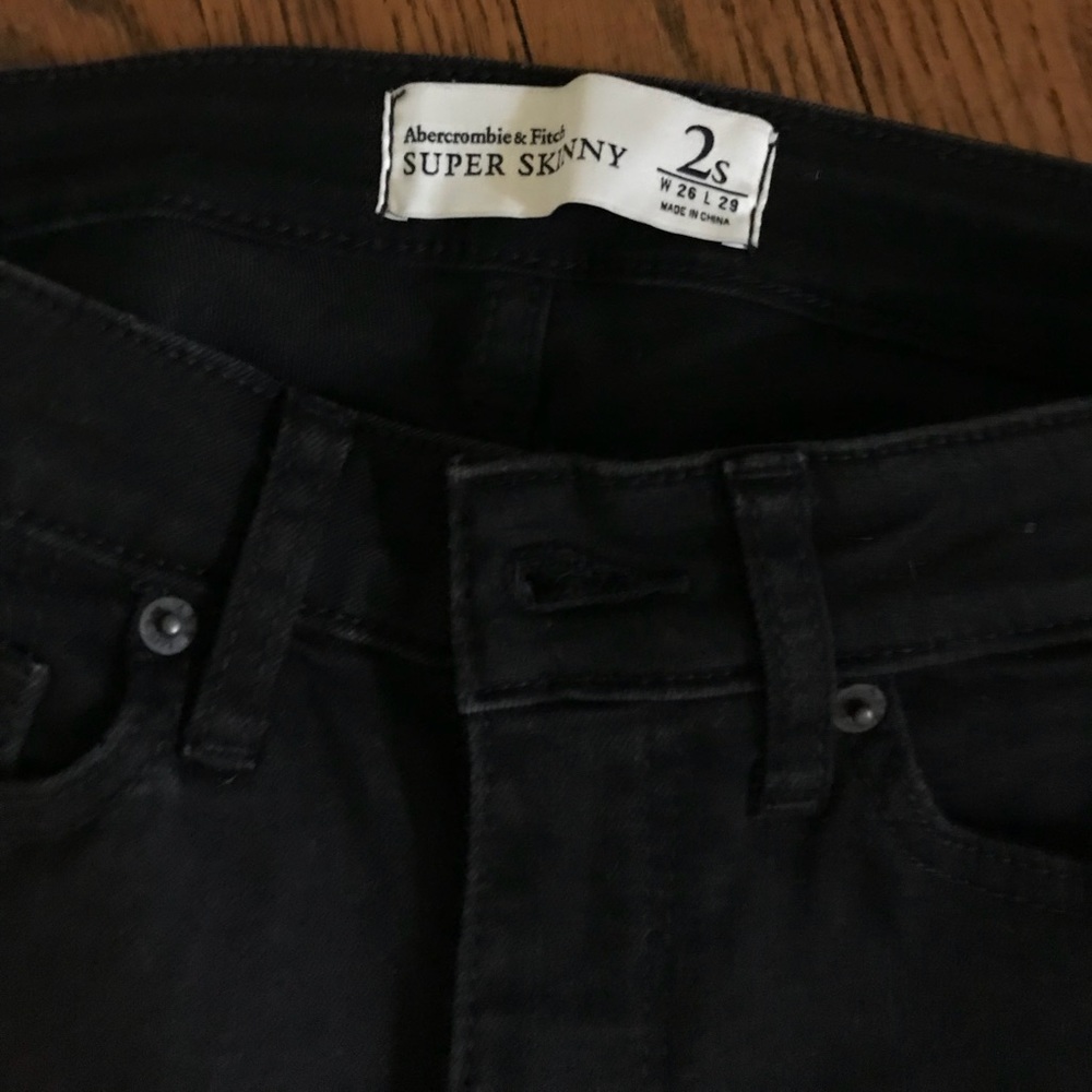 Abercrombie and Fitch size 2 black skinny jeans!